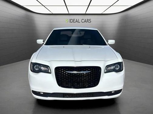 Bright White Clearcoat 2017 Chrysler 300 S