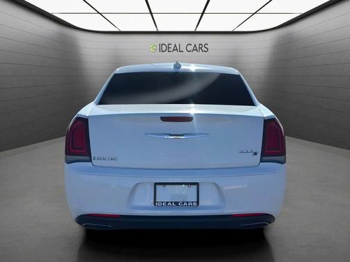 Bright White Clearcoat 2017 Chrysler 300 S