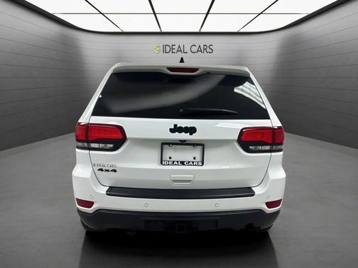 Bright White Clearcoat 2018 Jeep Grand Cherokee Upland