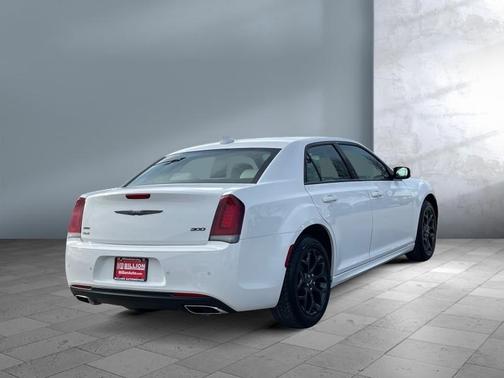 2023 Chrysler 300 Touring L