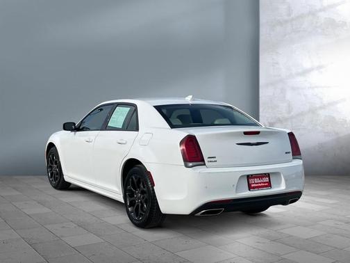 2023 Chrysler 300 Touring L