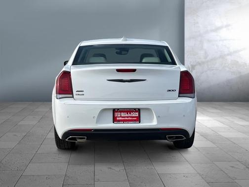 2023 Chrysler 300 Touring L