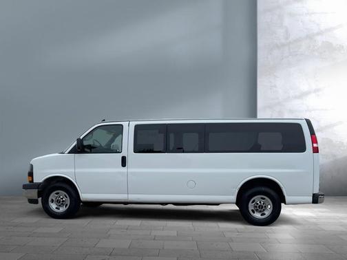 2017 GMC Savana 3500 LT