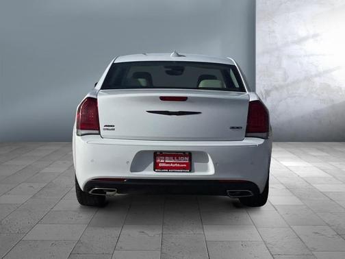 2023 Chrysler 300 Touring L