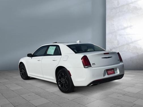 2023 Chrysler 300 Touring L