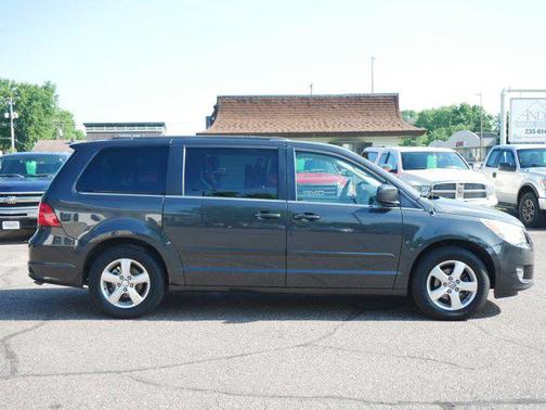 2011 Volkswagen Routan SE