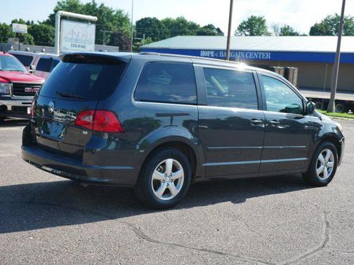 2011 Volkswagen Routan SE