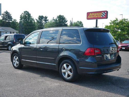 2011 Volkswagen Routan SE