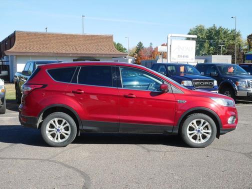 Ruby Red Metallic Tinted Clearcoat 2017 Ford Escape SE
