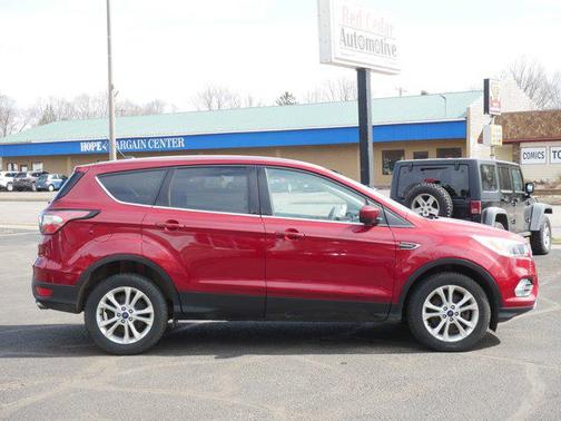 Ruby Red Metallic Tinted Clearcoat 2017 Ford Escape SE