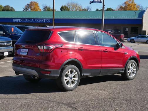 Ruby Red Metallic Tinted Clearcoat 2017 Ford Escape SE