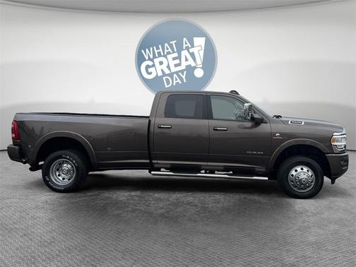 2020 RAM 3500 Laramie Crew Cab 4x4 8' Box