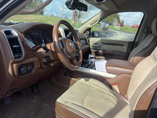 2020 RAM 3500 Laramie Crew Cab 4x4 8' Box