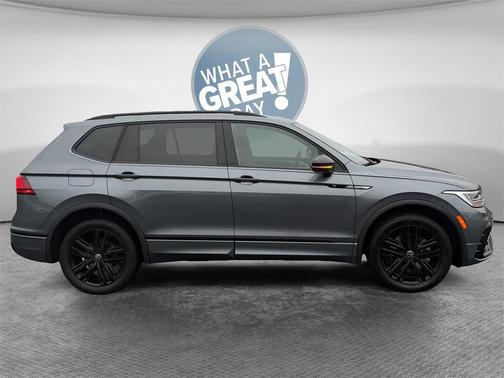 2022 Volkswagen Tiguan 2.0T SE R-Line Black 4MOTION