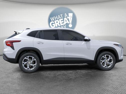Summit White 2026 Chevrolet Trax LS