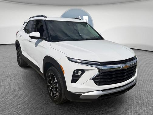 Summit White 2024 Chevrolet Trailblazer LT