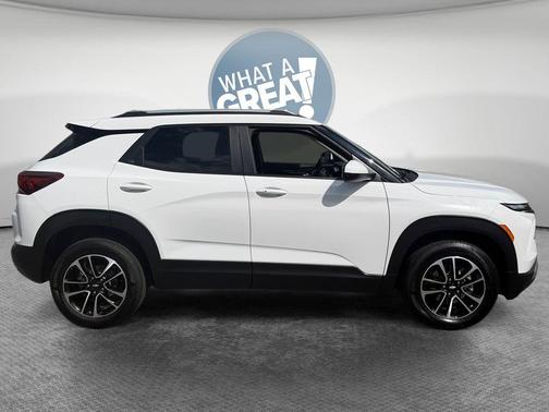 Summit White 2024 Chevrolet Trailblazer LT
