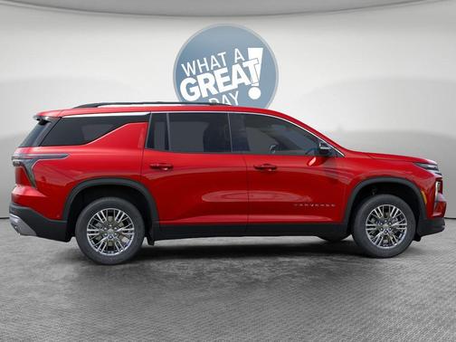 Radiant Red Tintcoat 2026 Chevrolet Traverse LT