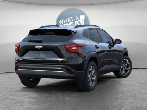 Mosaic Black Metallic 2026 Chevrolet Trax LT