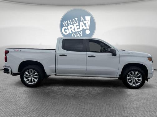 Summit White 2022 Chevrolet Silverado 1500 Custom