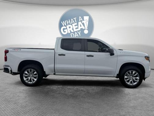Summit White 2022 Chevrolet Silverado 1500 Custom