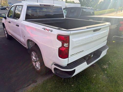 Summit White 2022 Chevrolet Silverado 1500 Custom