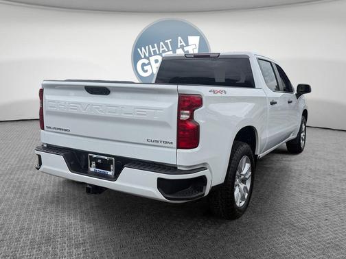 Summit White 2022 Chevrolet Silverado 1500 Custom