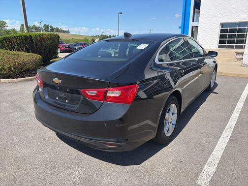 Mosaic Black Metallic 2023 Chevrolet Malibu 1LS