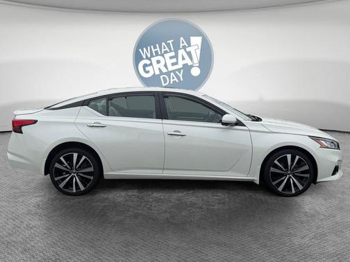 Pearl White Tricoat 2020 Nissan Altima Platinum Intelligent AWD