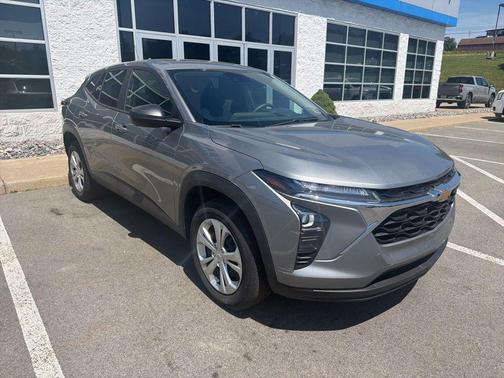 Sterling Gray Metallic 2024 Chevrolet Trax LS