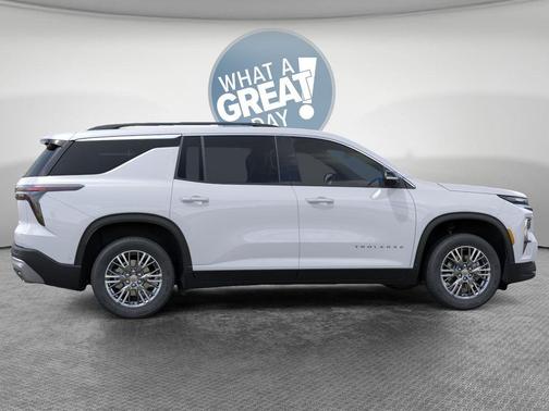 Summit White 2026 Chevrolet Traverse LT