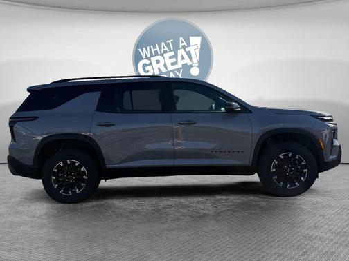 Sandstone Gray 2026 Chevrolet Traverse AWD Z71