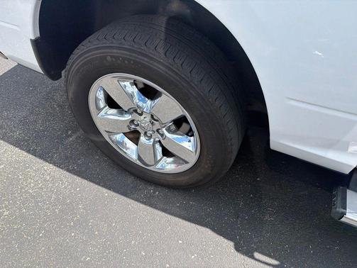 Bright White Clearcoat 2018 RAM 1500 Big Horn