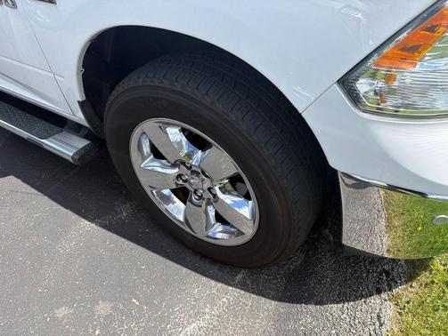 Bright White Clearcoat 2018 RAM 1500 Big Horn