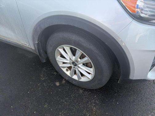 Sparkling Silver 2019 Kia Sorento LX