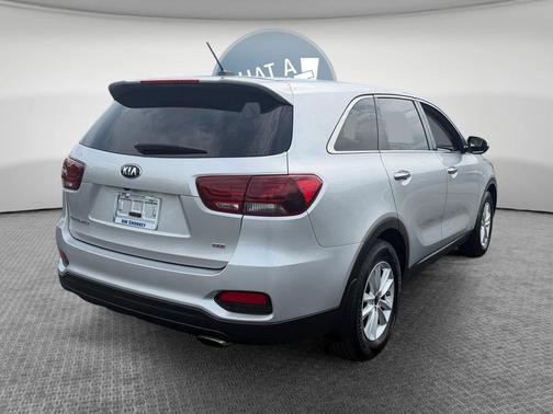 Sparkling Silver 2019 Kia Sorento LX