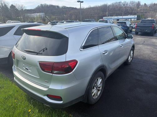 Sparkling Silver 2019 Kia Sorento LX