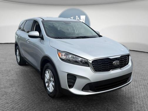 Sparkling Silver 2019 Kia Sorento LX