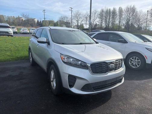 Sparkling Silver 2019 Kia Sorento LX
