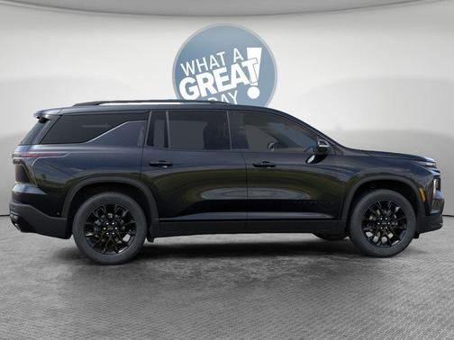 Mosaic Black Metallic 2026 Chevrolet Traverse LT