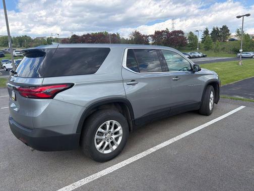 Sterling Gray Metallic 2023 Chevrolet Traverse LS