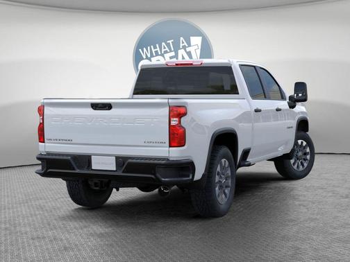 Summit White 2026 Chevrolet Silverado 2500 Custom