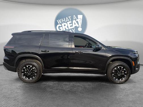 Mosaic Black Metallic 2026 Chevrolet Traverse AWD Z71