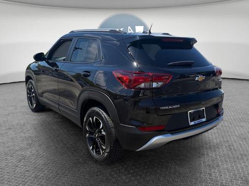 Mosaic Black Metallic 2023 Chevrolet Trailblazer LT