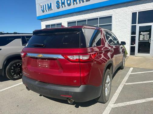 Cajun Red Tintcoat 2020 Chevrolet Traverse LT Cloth