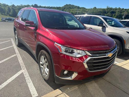 Cajun Red Tintcoat 2020 Chevrolet Traverse LT Cloth
