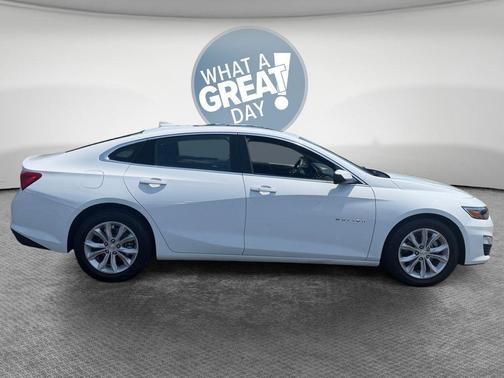 Summit White 2024 Chevrolet Malibu FWD 1LT