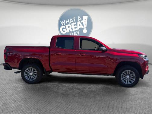 Radiant Red Tintcoat 2025 Chevrolet Colorado LT