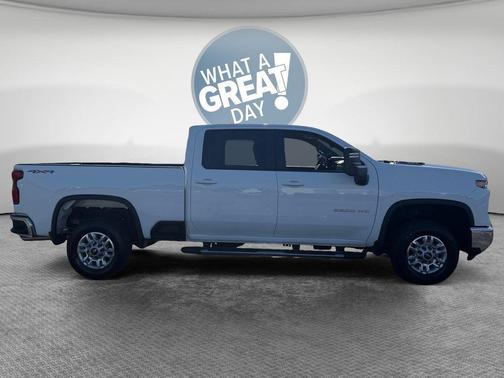 Summit White 2025 Chevrolet Silverado 2500 LT