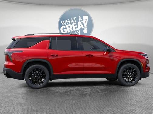 Radiant Red Tintcoat 2026 Chevrolet Traverse LT